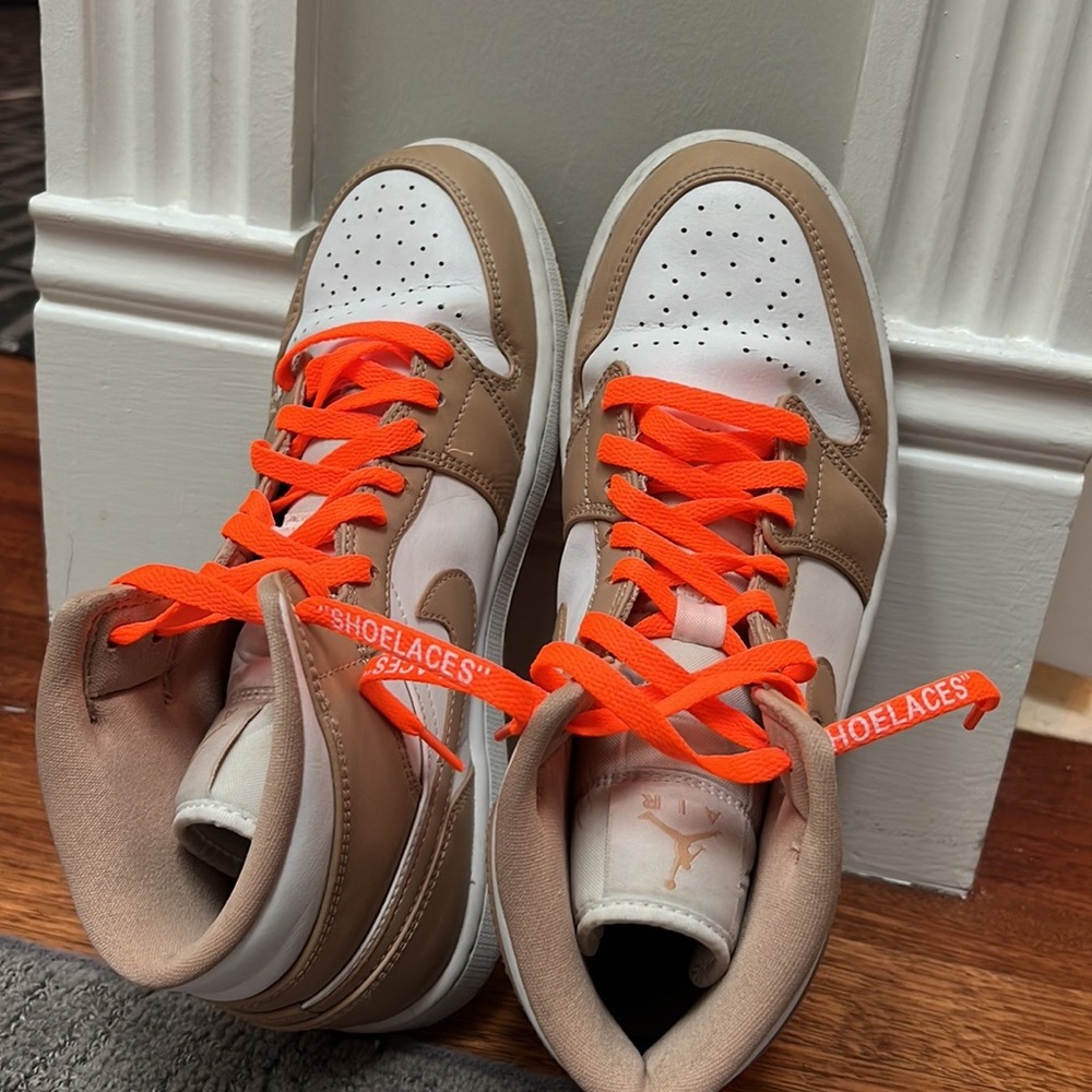 Tan gum Jordan 1 mid